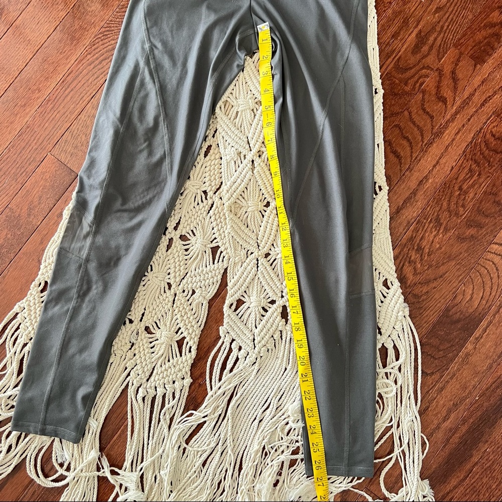 🏷️SALE!!{Gilly Hicks Sport} Athletic Leggings - Picture 6 of 6